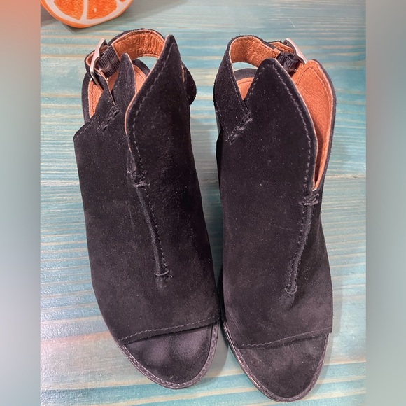 Frye Courtney Slingback Block Heel Peep Toe Suede Sandal - Picture 5 of 8